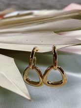 Load image into Gallery viewer, Dainty Gold Triangle Links
